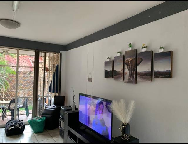 3 BEDROOM APARTMENT FOR SALE IN VANDERBIJLPARK SW 1